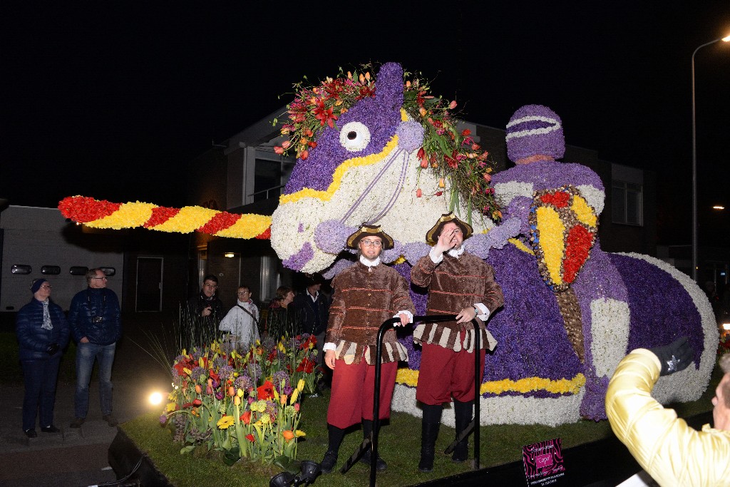 ../Images/Verlicht bloemencorso 2018 031.jpg